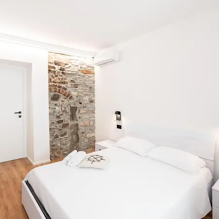 Dn Art - Romantic With Indoor Jacuzzi - 5 Guests * Blevio