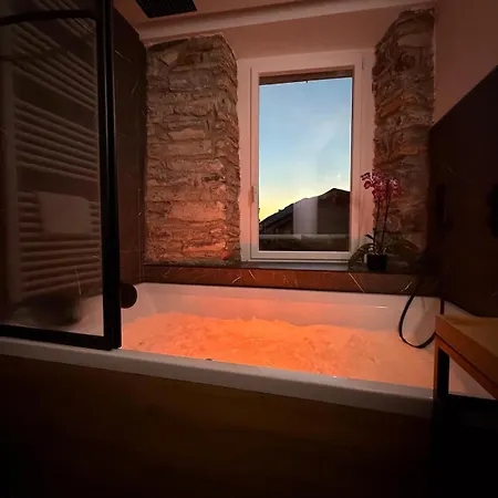 Dn Art - Romantic With Indoor Jacuzzi - 5 Guests Σπίτι διακοπών