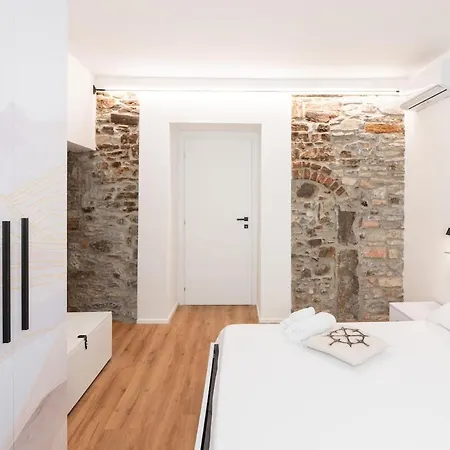 Dn Art - Romantic With Indoor Jacuzzi - 5 Guests Hébergement de vacances